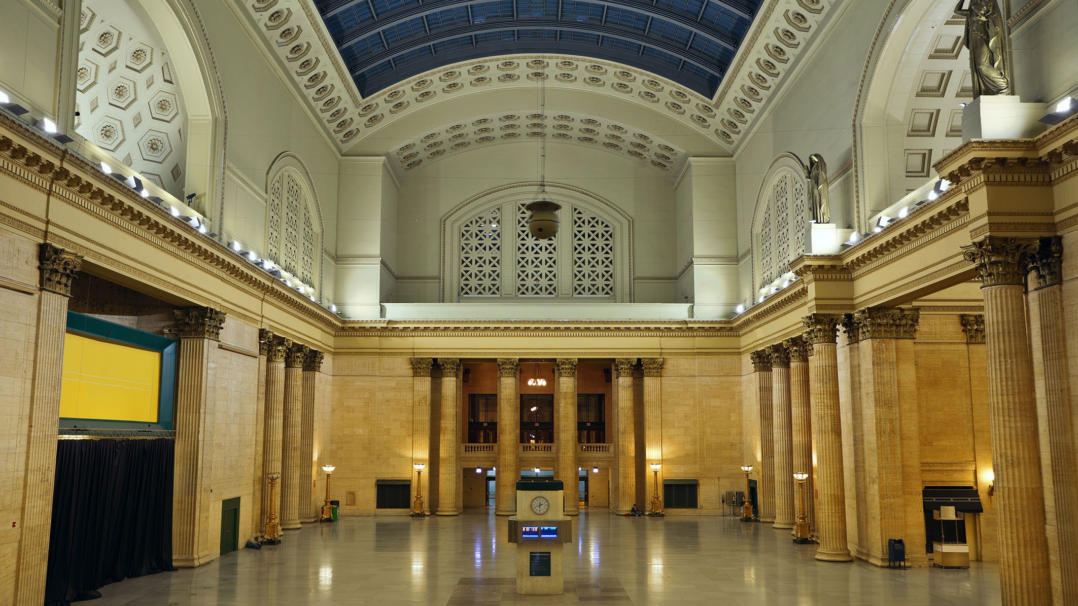 The inside of an empty Chicago Union Station.